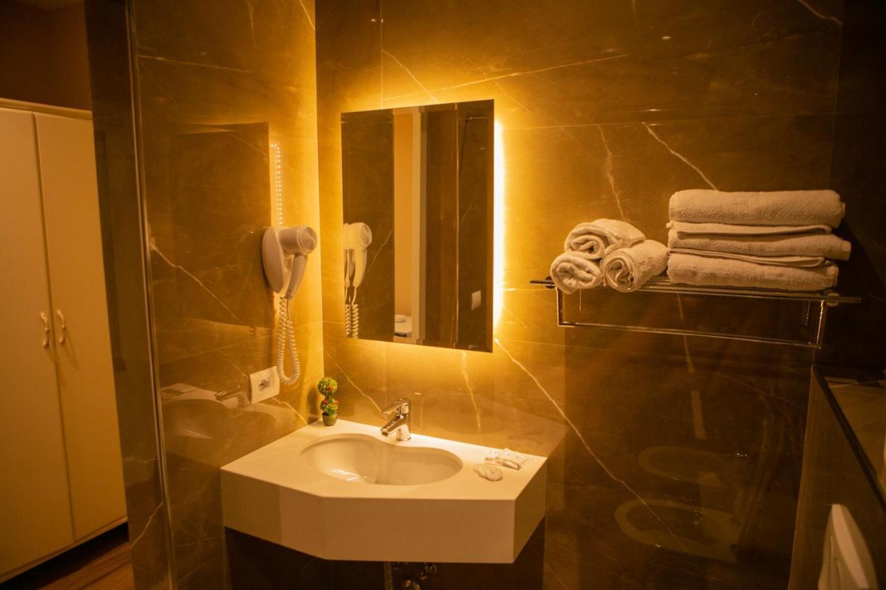 Hotel Vila Mare Дуррес Екстер'єр фото