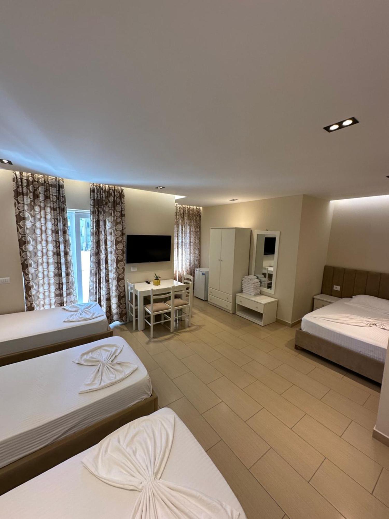 Hotel Vila Mare Дуррес Екстер'єр фото