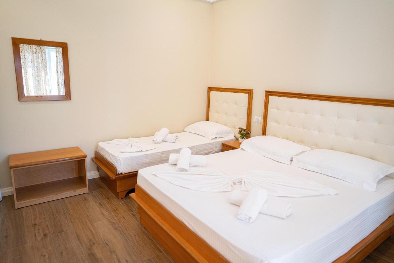 Hotel Vila Mare Дуррес Екстер'єр фото